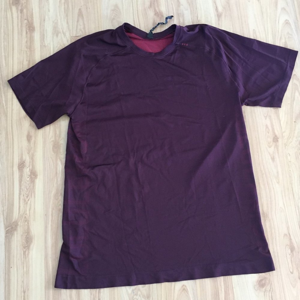 Lululemon Men's size Large Metal Vent Short Sleeve